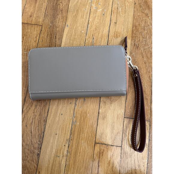 Dooney and Bourke Pebbled Leather Zip Around | Mercari Dooney & Bourke Emerson Large Zip Around Wallet Exclusiv Limited Edition B000522